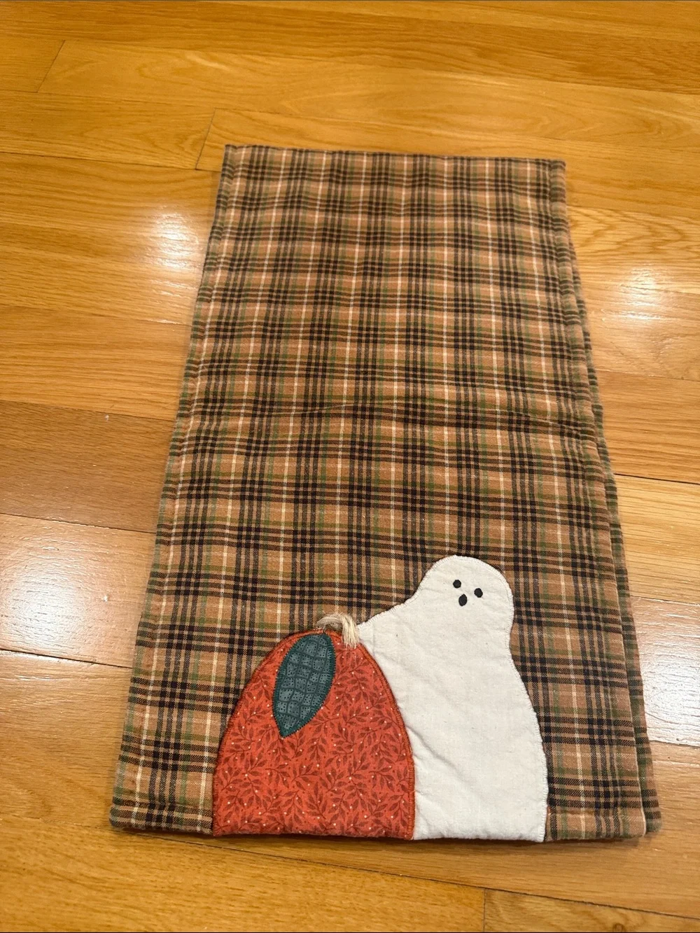 Unbranded Halloween table runner .